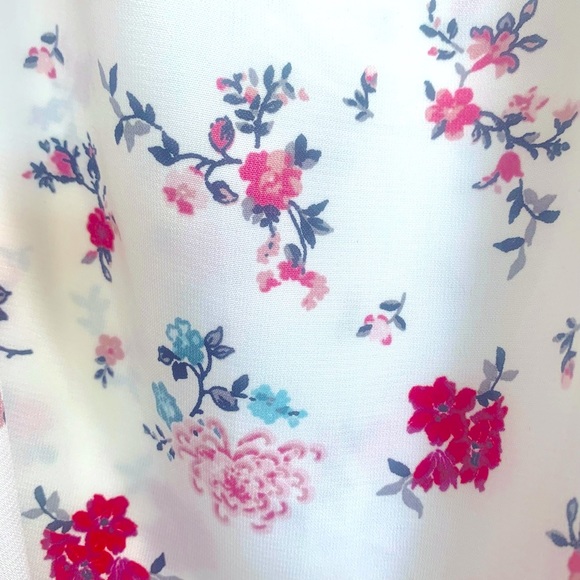 Medium White with small pink, burgandy & green flowers off the shoulder blouse - Picture 2 of 3